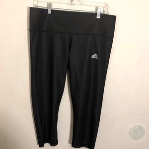 Woman’s Adidas techfit medium compression capris size large